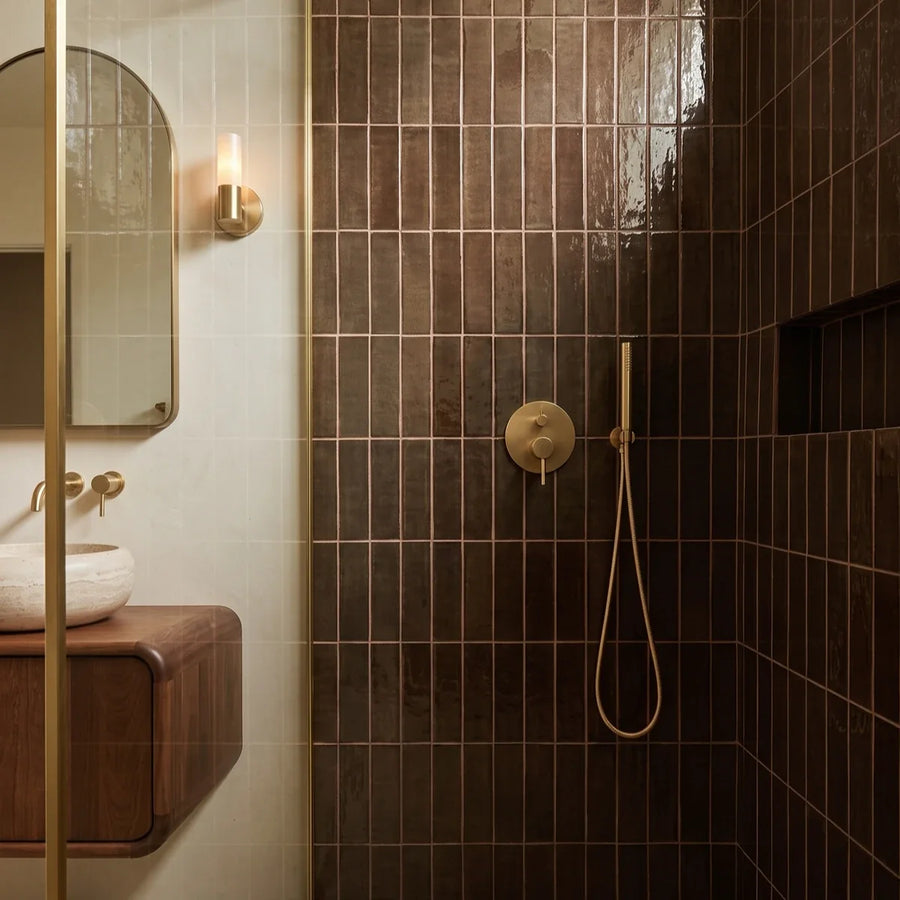Carrelage effet zellige ou zellige : que choisir en salle de bain ?