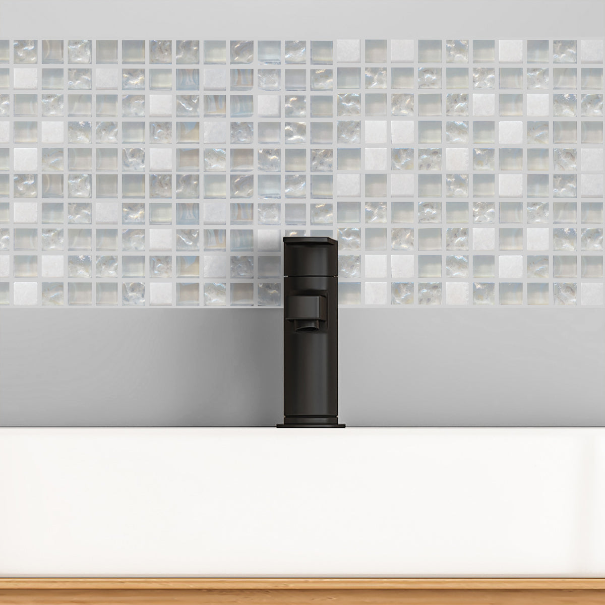 Mosaïque nacre blanc pierre et verre dans une salle de bain