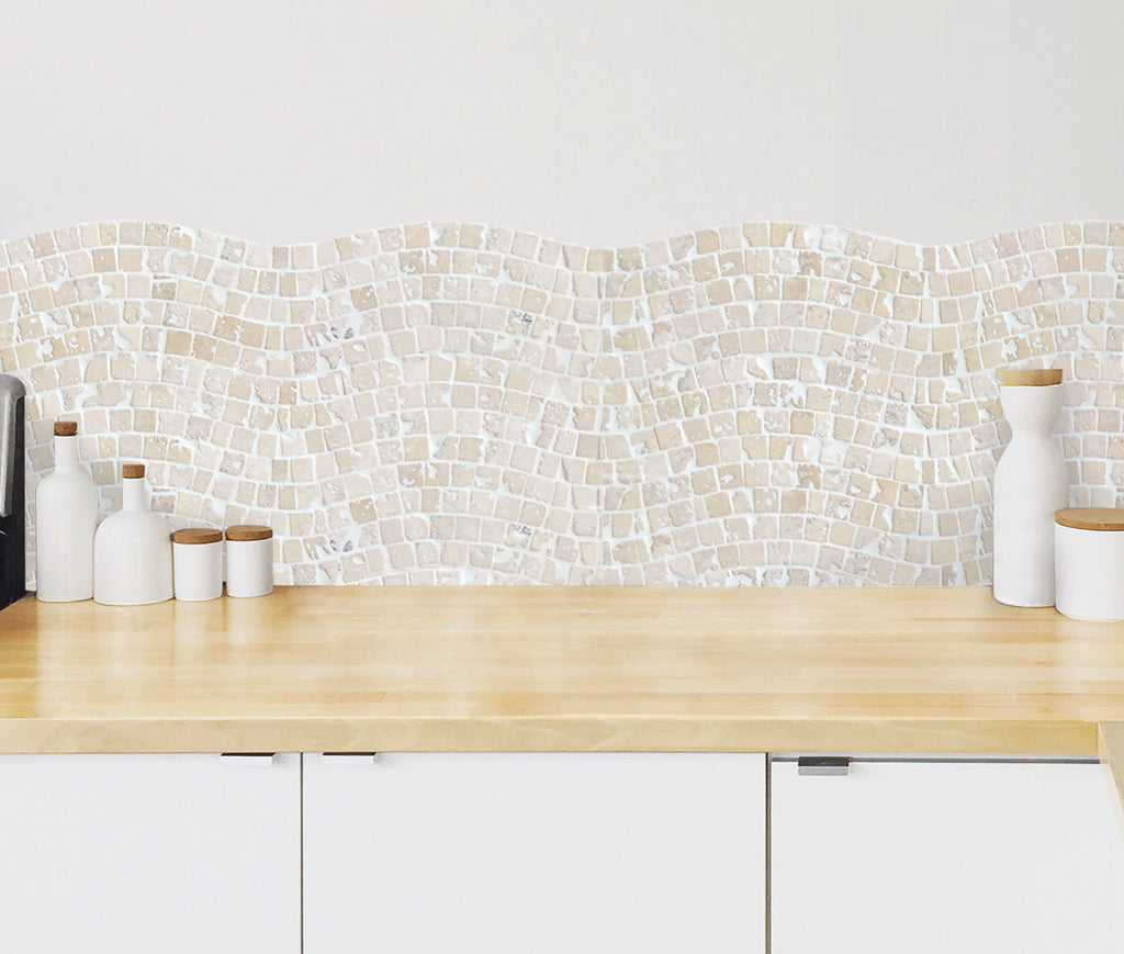 Mosaïque travertin ivoire vague ambiance cuisine mur carrelage crédence