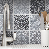 Mosaïque baroque gris en crédence de cuisine