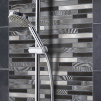 Mosaïque en verre et aluminium barrette gris et noir salle de bain douche