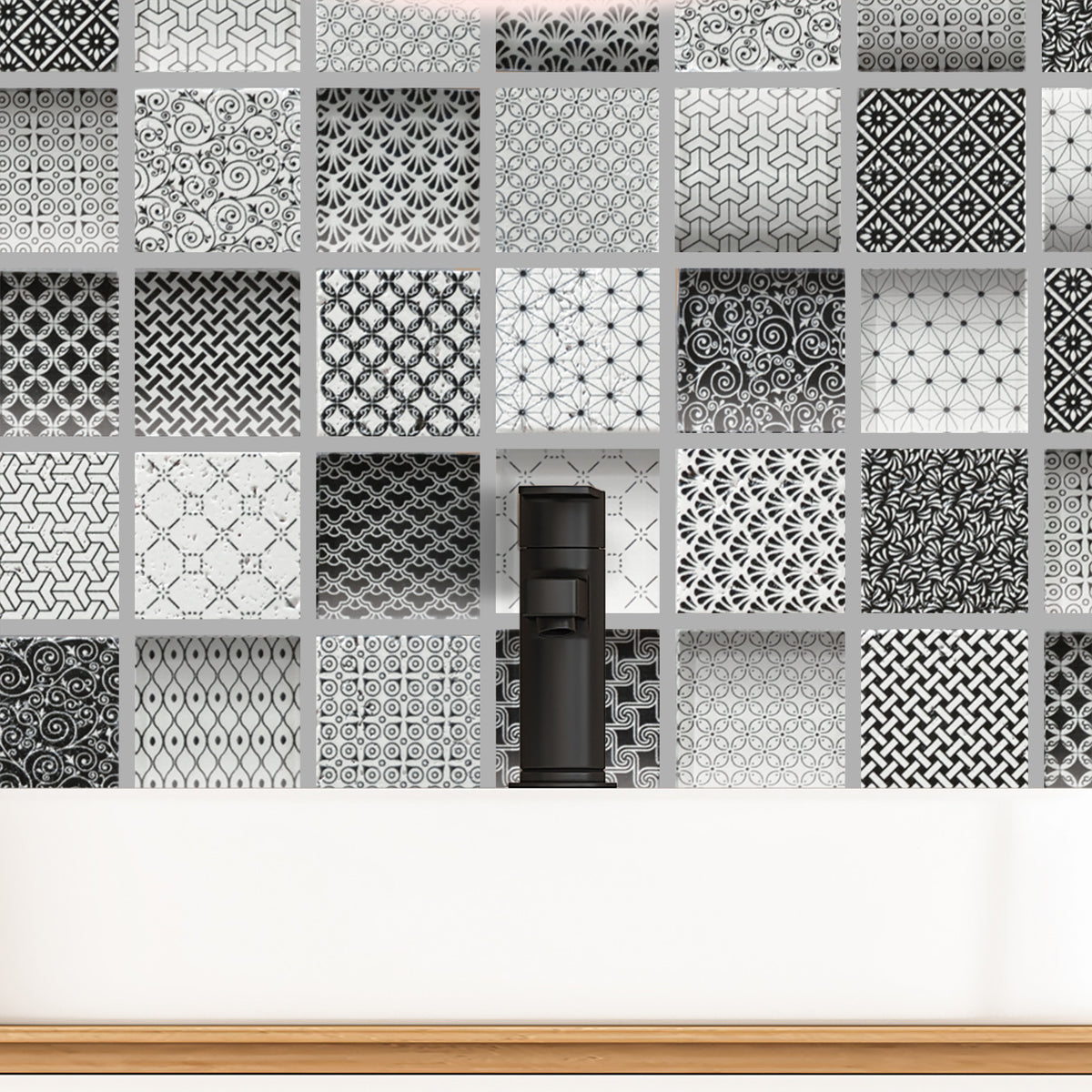 Mosaïque en verre et travertin noir salle de bain