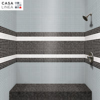 Mosaïque en pate de verre blanc sur trame nylon dans une douche à l'italienne