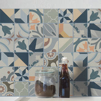 Mosaïque en céramique multi couleur a motif dans une cuisine