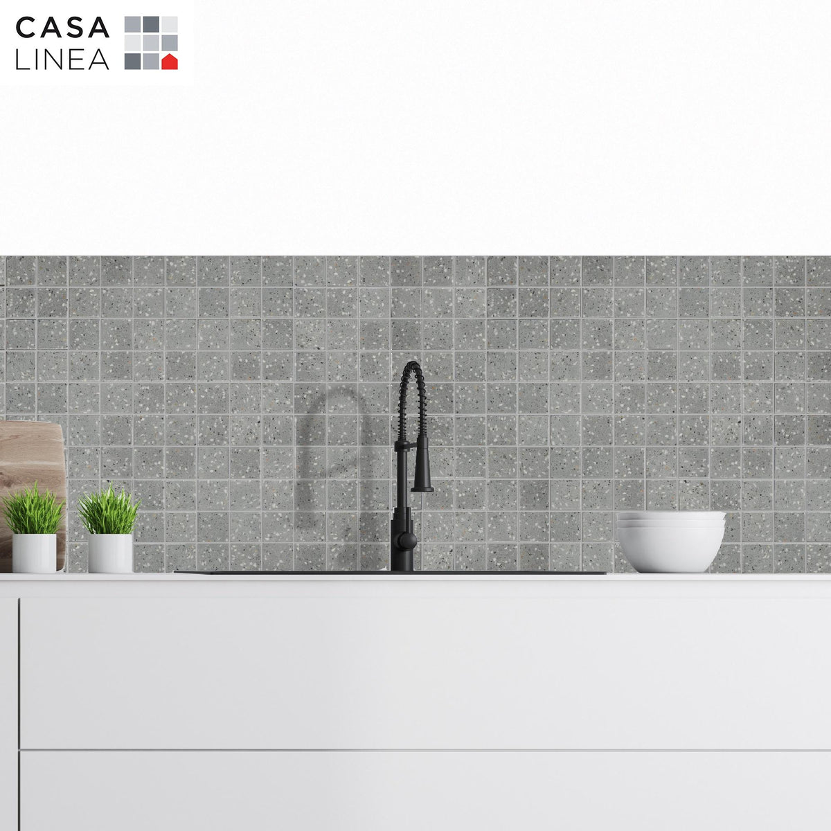Mosaïque terrazzo dark grey en crédence de cuisine moderne
