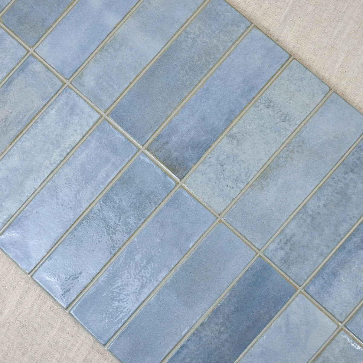 Carrelage céramique Provence bleu Mistral Barrette 32x62,5 cm - Perspective en application murale