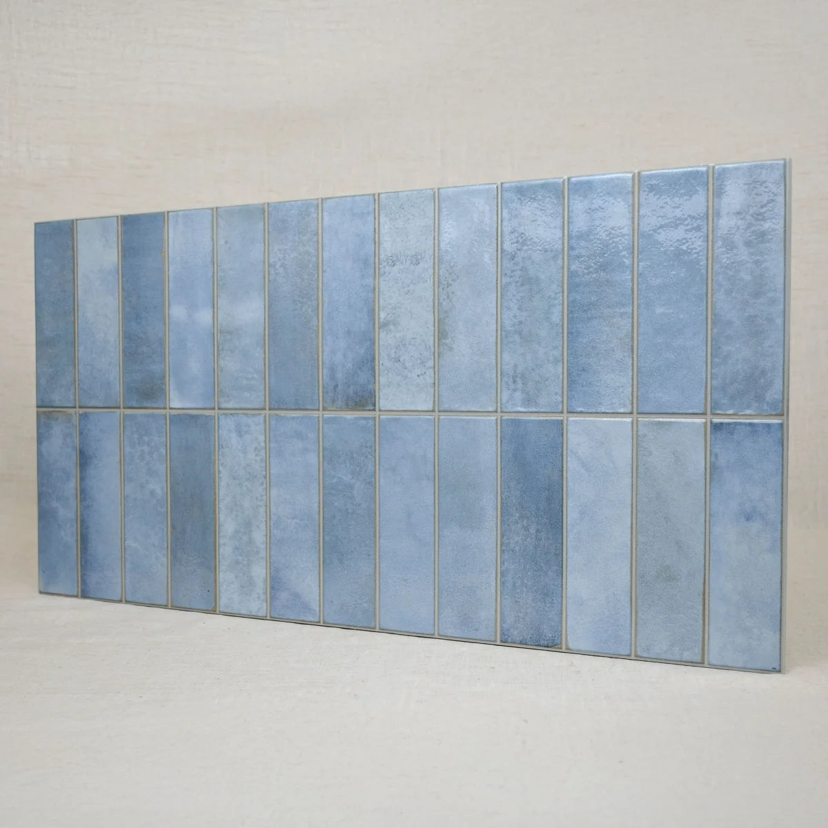 Carrelage céramique Provence bleu Mistral Barrette 32x62,5 cm - Perspective et pose en application