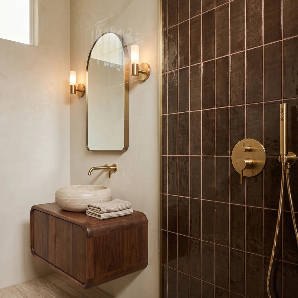 Carrelage céramique Provence marron CHOCO Barrette 32x62,5 cm au mur d'une douche dans une salle de bain