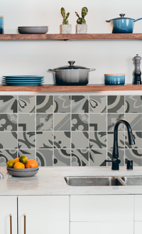 Mosaïque en céramique gris a motif cuisine