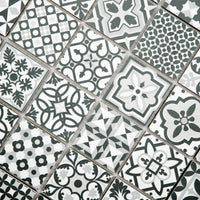 Mosaïque en céramique gris a motif détails
