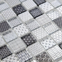 Mosaïque en travertin et verre gris et noir petit format détails