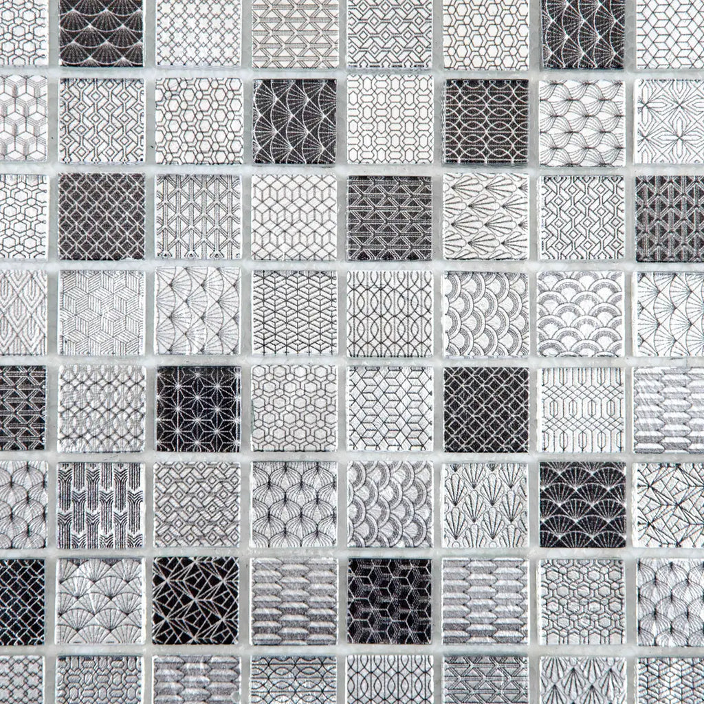 Mosaïque en travertin et verre gris et noir petit format zoomé