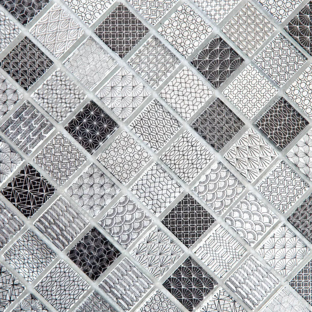 Mosaïque en travertin et verre gris et noir petit format haut