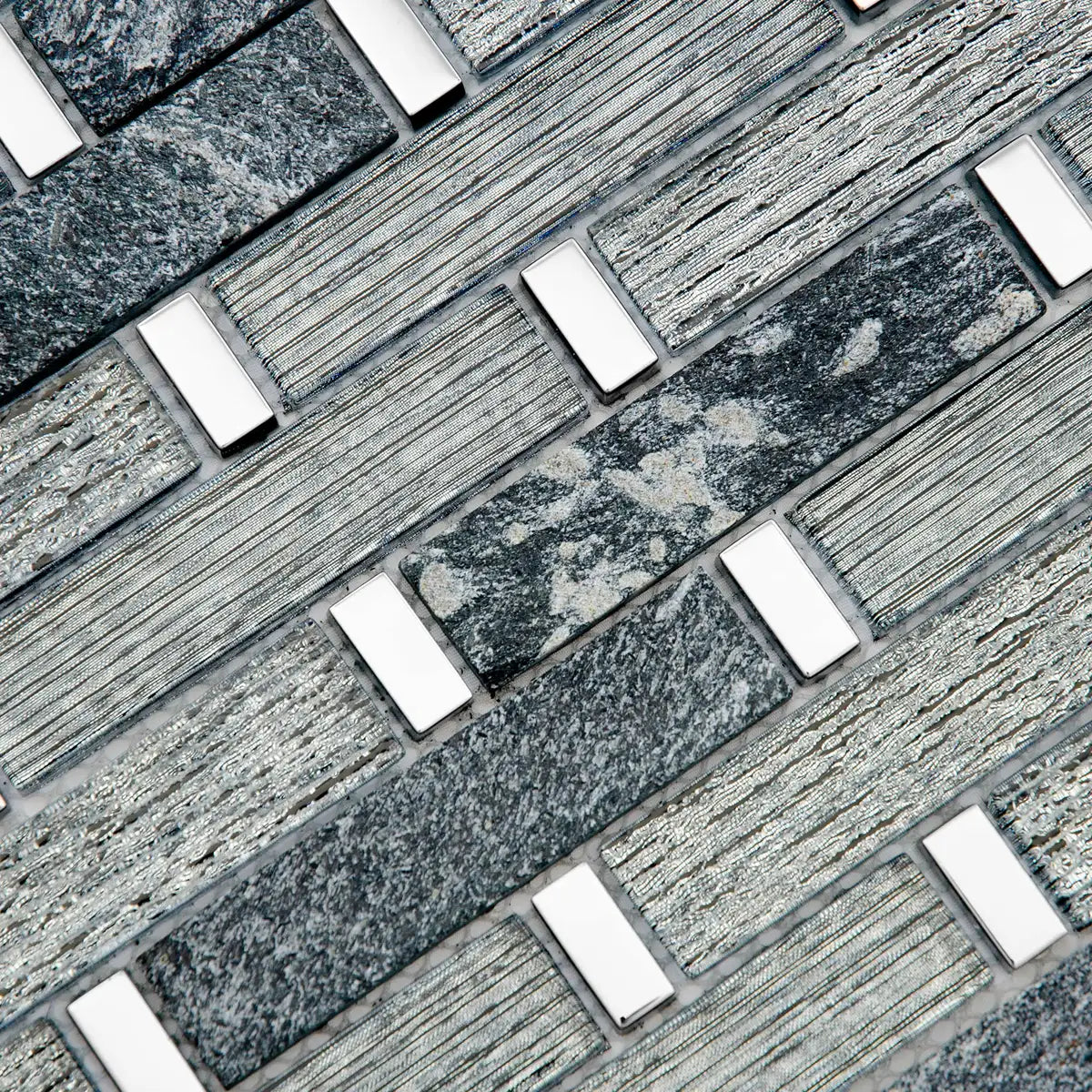 Mosaïque en verre et aluminium format barrette horizontal zoomé détails