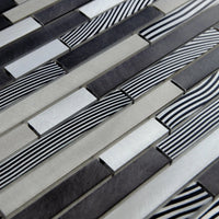 Mosaïque en verre et aluminium barrette gris et noir détails