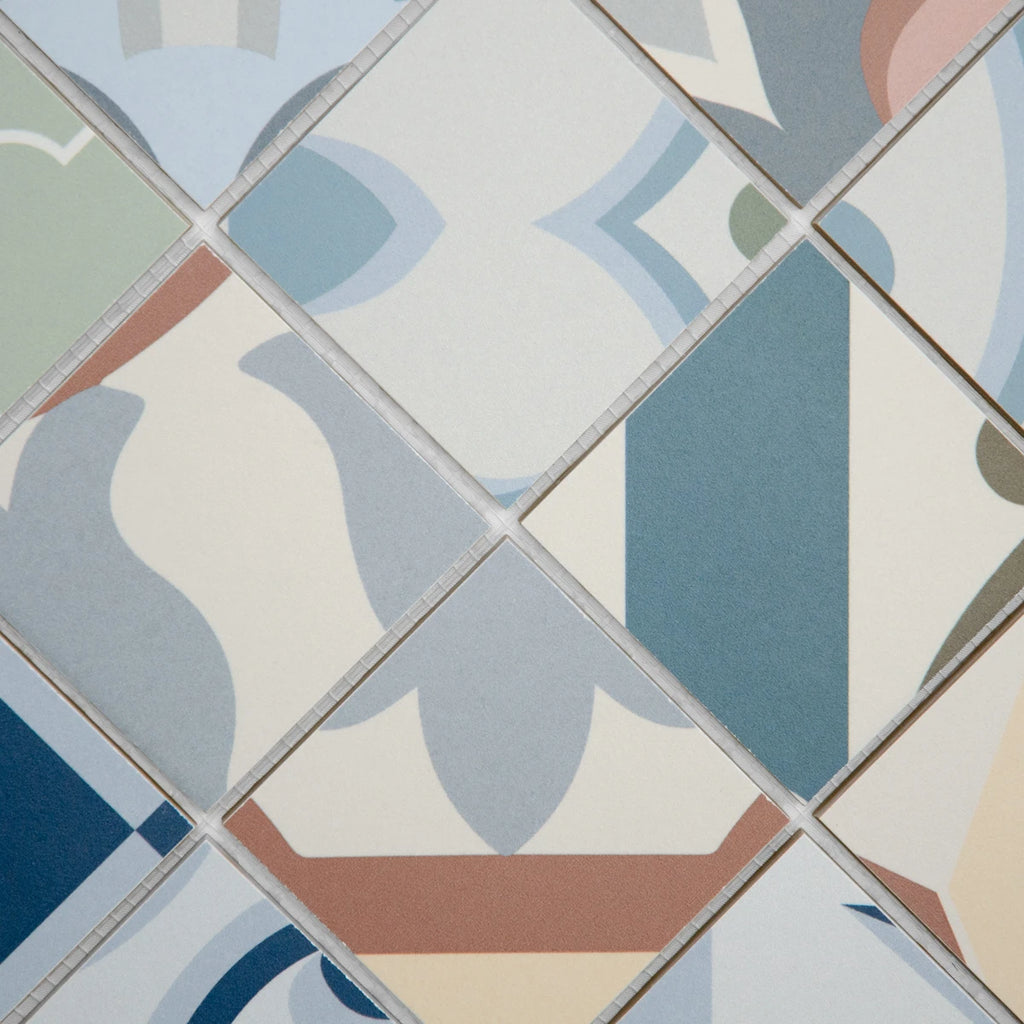 Mosaïque en céramique multi couleur a motif détails