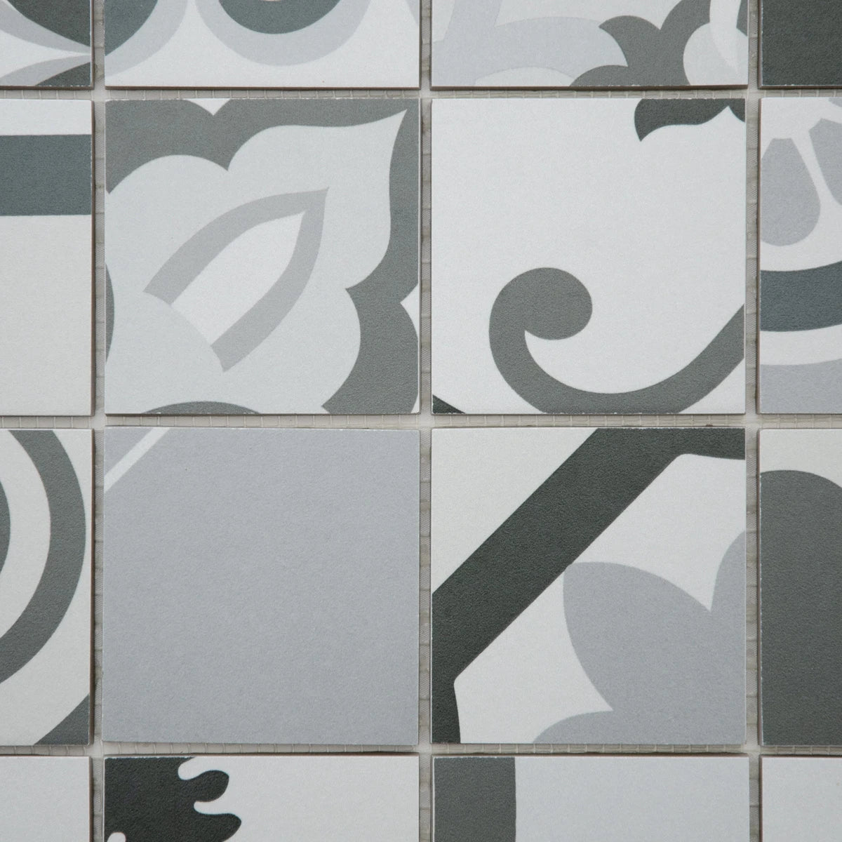 Mosaïque en céramique gris a motif zoomé