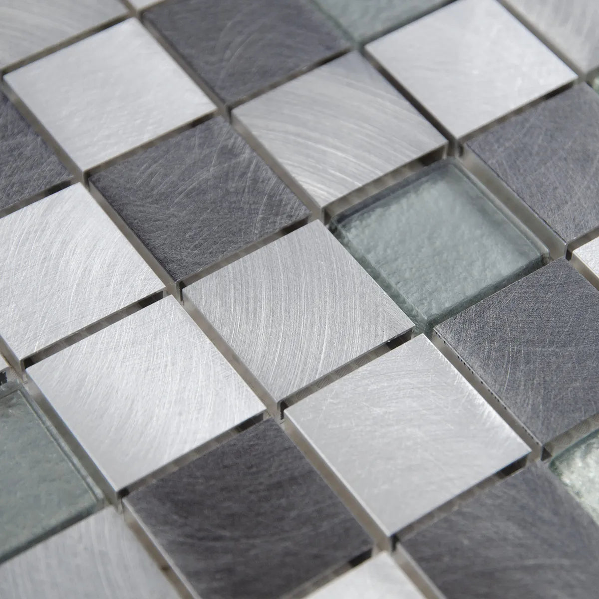 Mosaïque en verre et aluminium gris et noir perspective