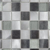 Mosaïque en verre et aluminium gris et noir zoomé