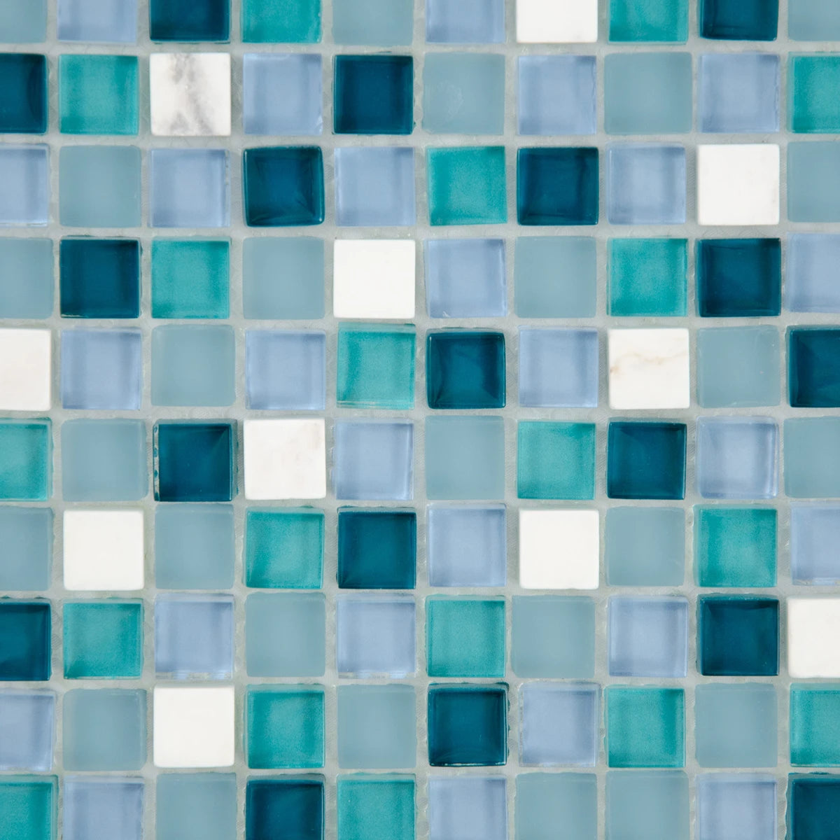 Mosaïque en verre et pierre bleu vert zoomé