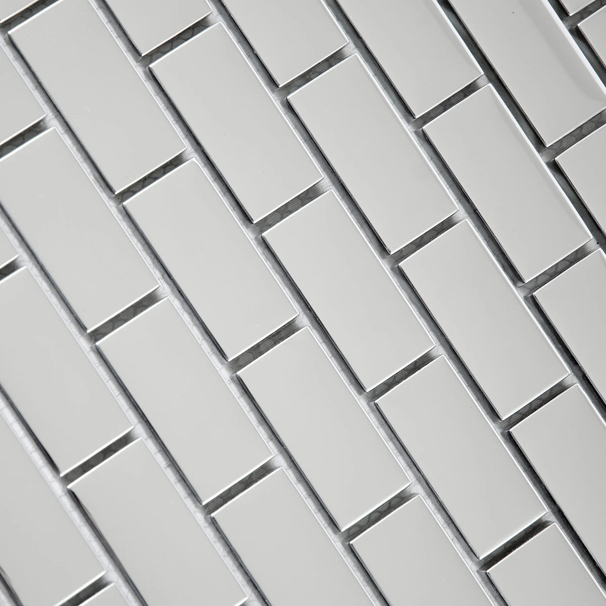 Mosaïque en aluminium chrome format briquette perpective