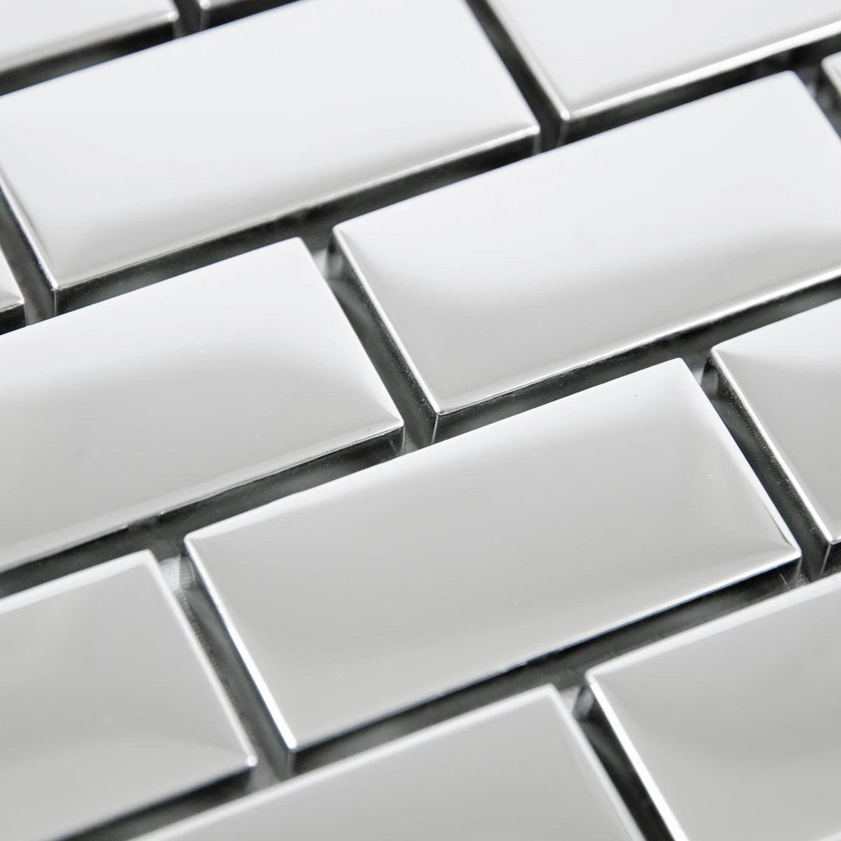 Mosaïque en aluminium chrome format briquette perspective zoomé