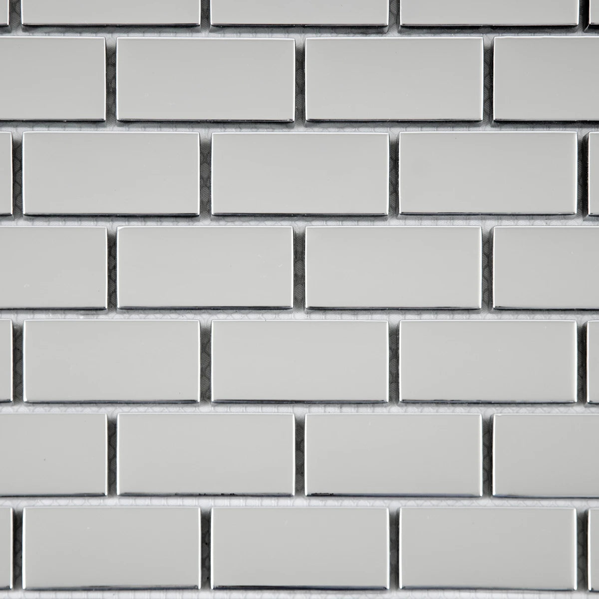 Mosaïque en aluminium chrome format briquette zoomé