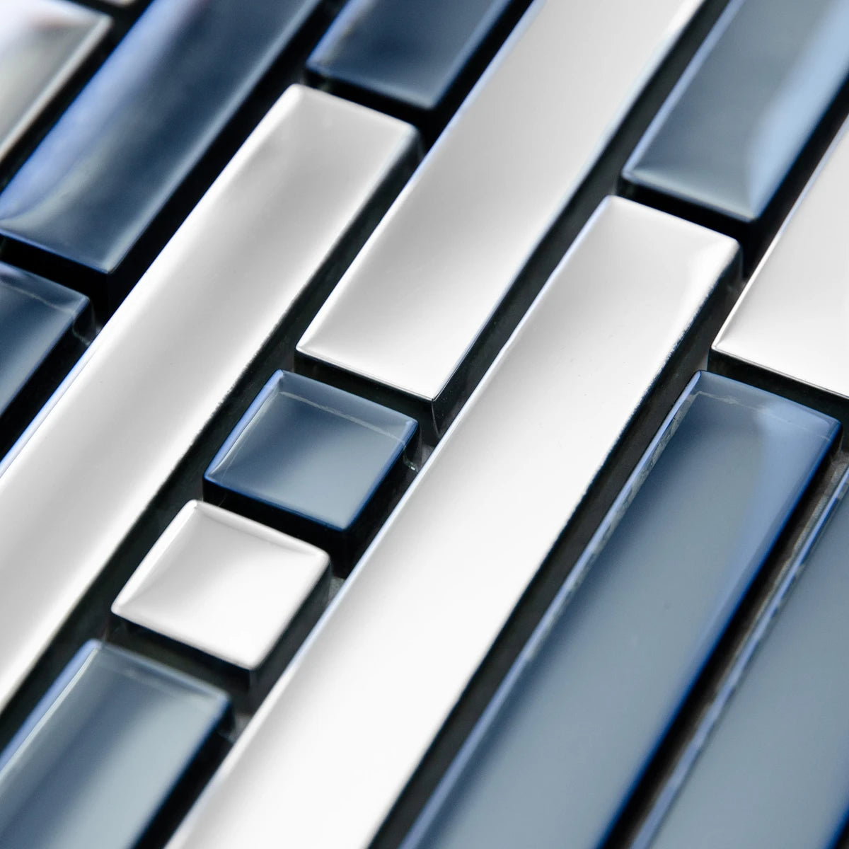 Mosaïque en barrette gris verre et aluminium détails