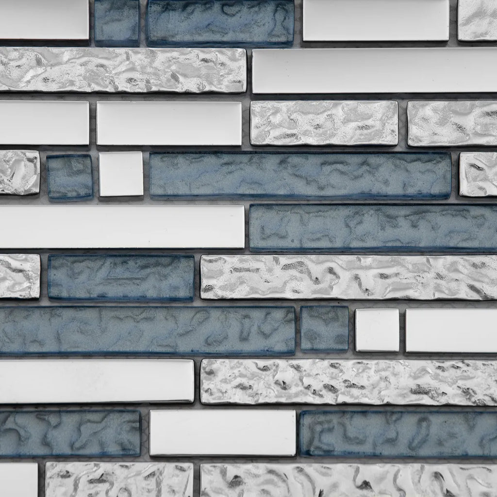 Mosaïque en barrette gris verre et aluminium zoomé