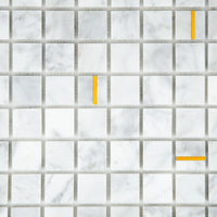 Mosaïque en marbre or vue de face zoomé