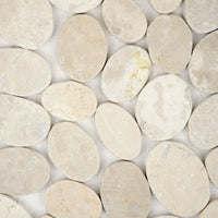 Détail galets sciés marbre crème mosaïque texture surface naturelle