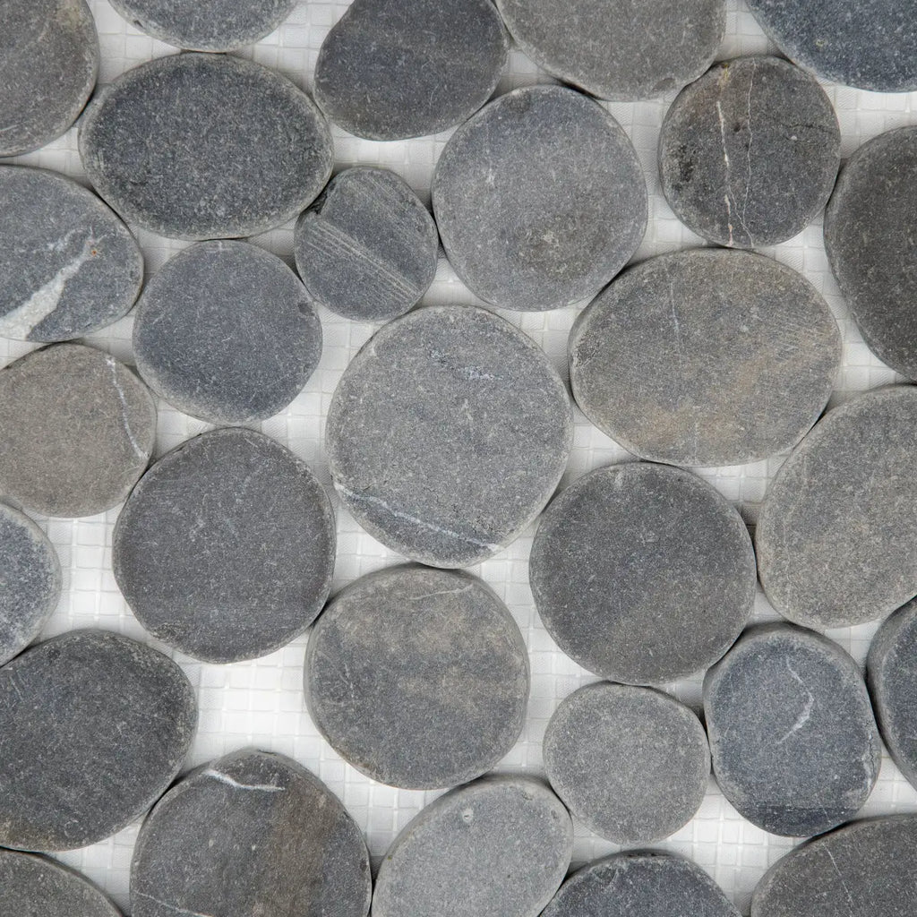 Détail galets sciés marbre gris mosaïque texture surface naturelle
