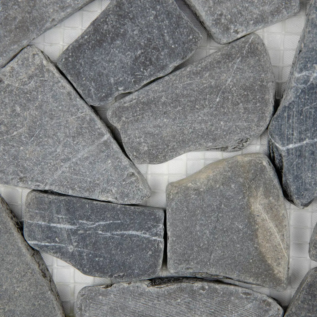 Détail joints relief marbre palladien gris mosaïque pierre naturelle