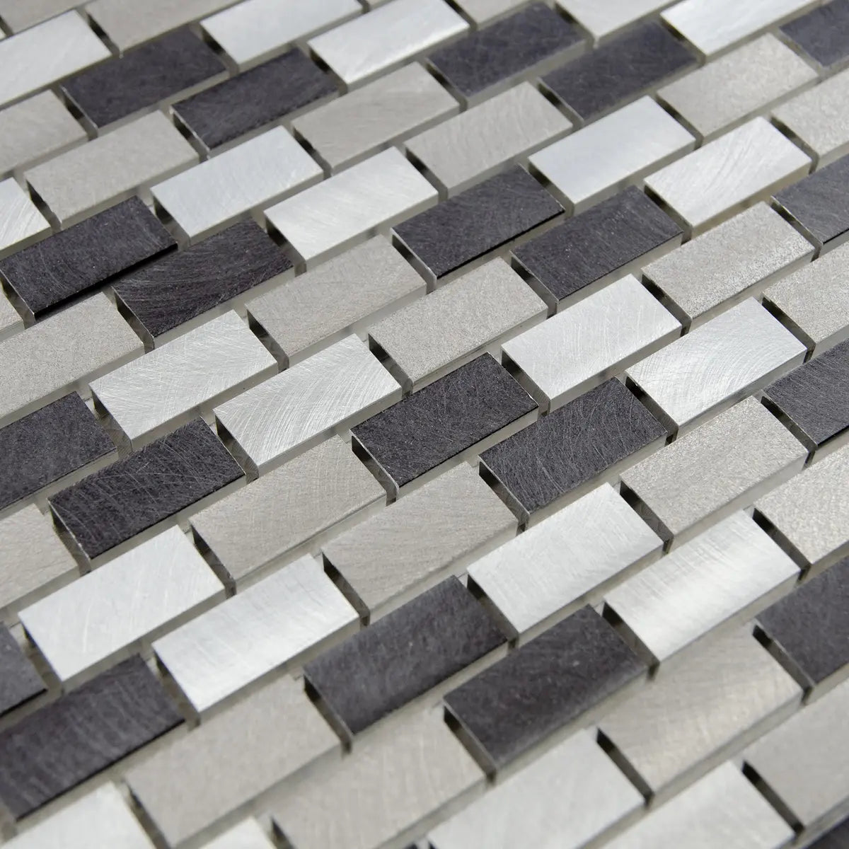 Mosaïque en aluminum gris et noir matiere