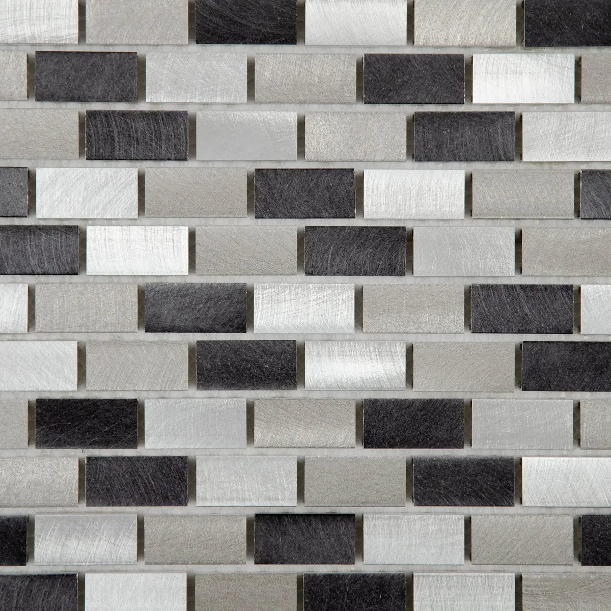 Mosaïque en aluminum gris et noir zoomé
