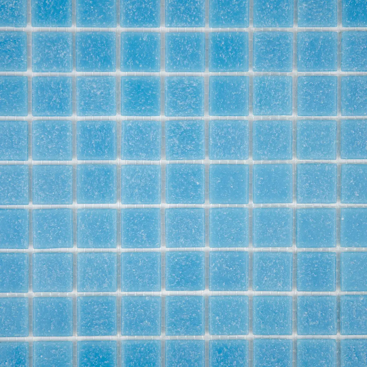 Détail pâte verre bleu mosaïque relief surface brillante verre teinté