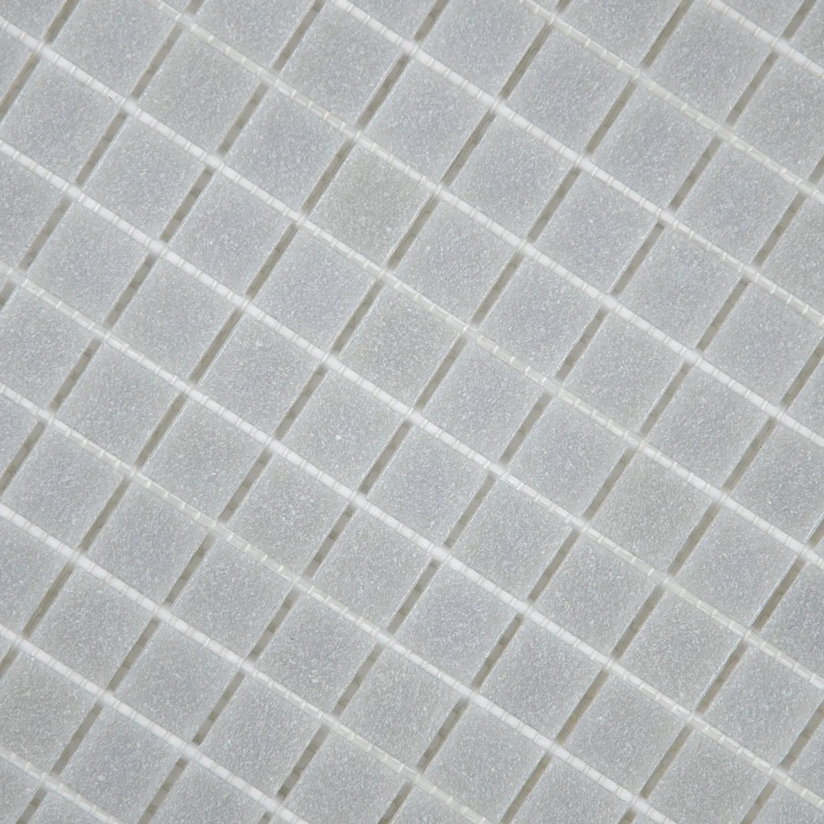 Mosaïque en pâte de verre grise sur trame nylon détails