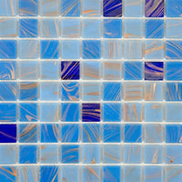 Mosaïque en pâte de verre bleu avec reflets dorée brillant zoomé