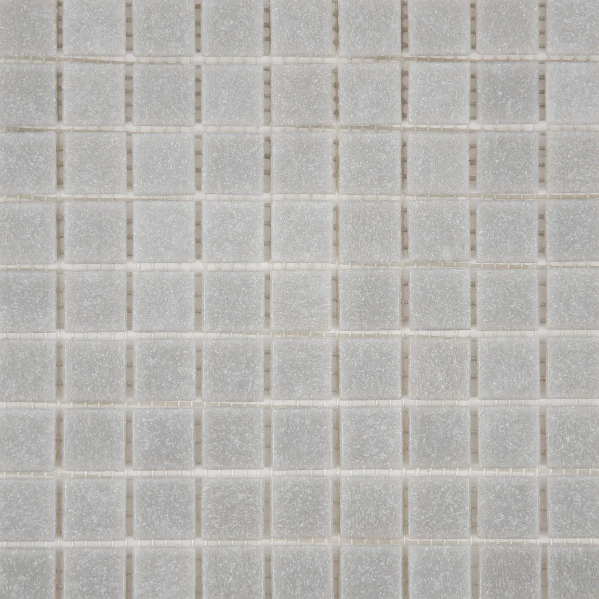Mosaïque en pâte de verre couleur gris taupe sur trame nylon zoomé