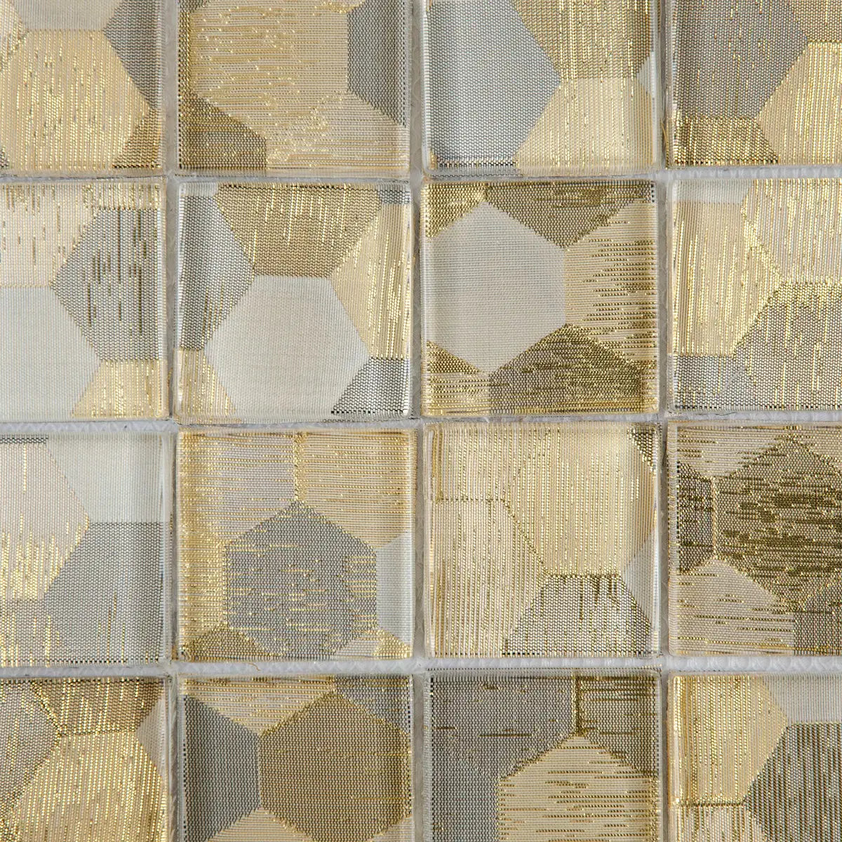 Mosaïque en verre or zoomé