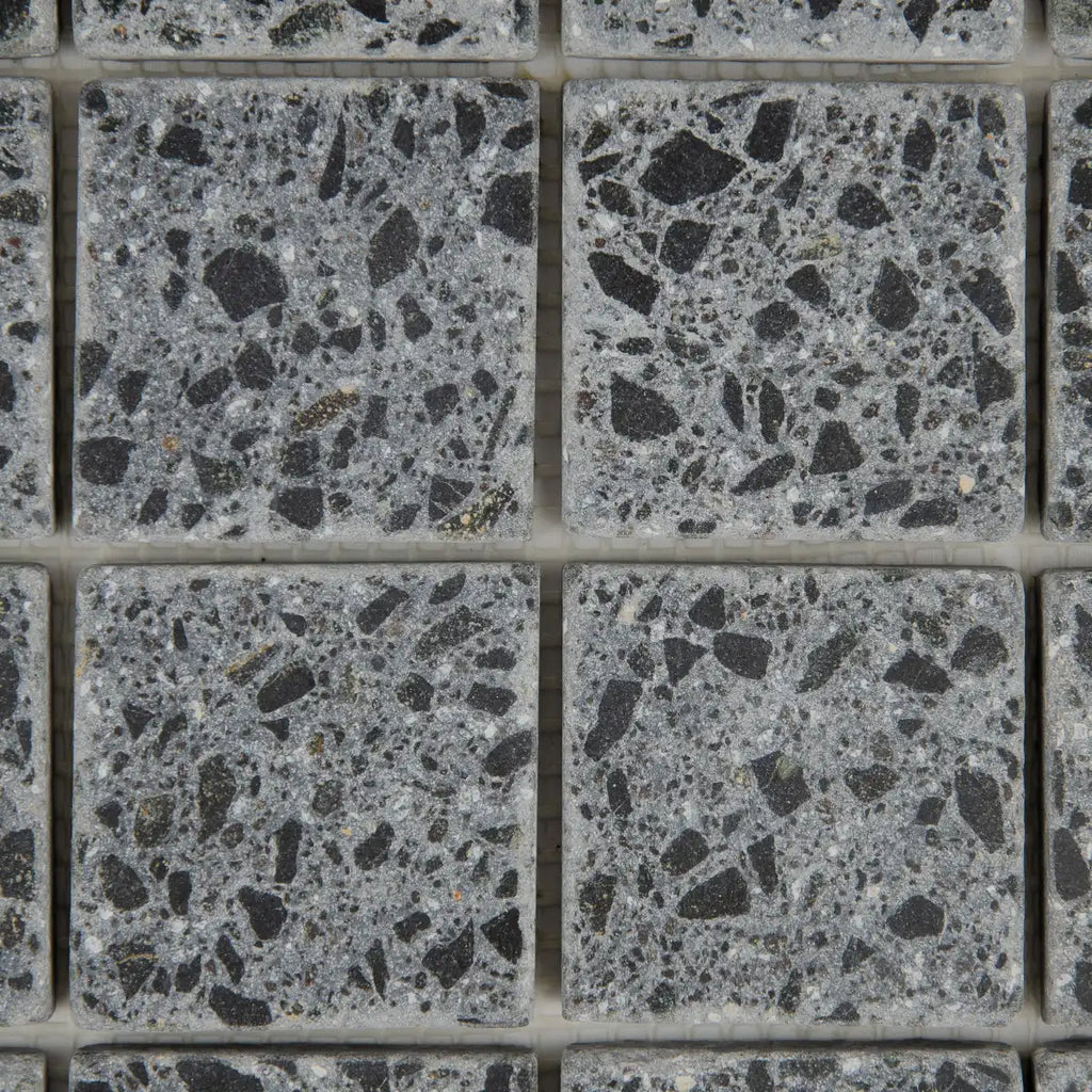 Focus sur les finitions de la Mosaïque Terrazzo Black
