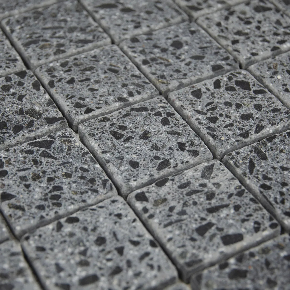 Vue en perspective et mise en situation de la Mosaïque Terrazzo Black