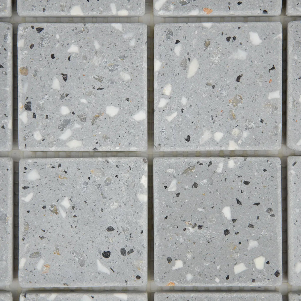 Focus sur les finitions de la Mosaïque Terrazzo Dark Grey