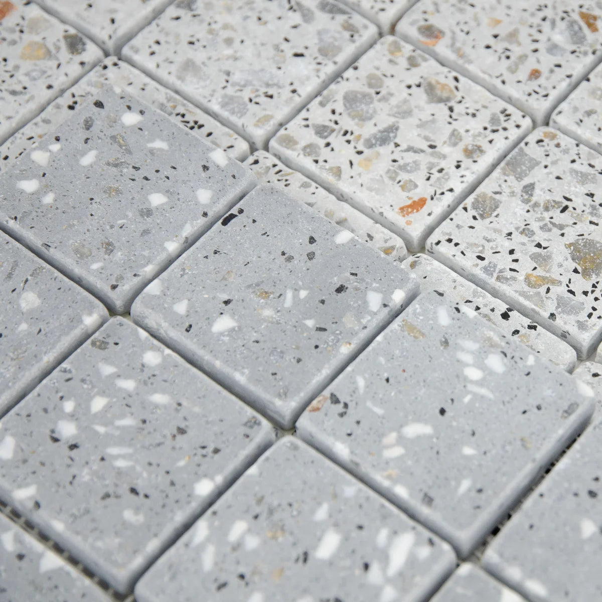 Vue en perspective et mise en situation de la Mosaïque Terrazzo Grey Collection