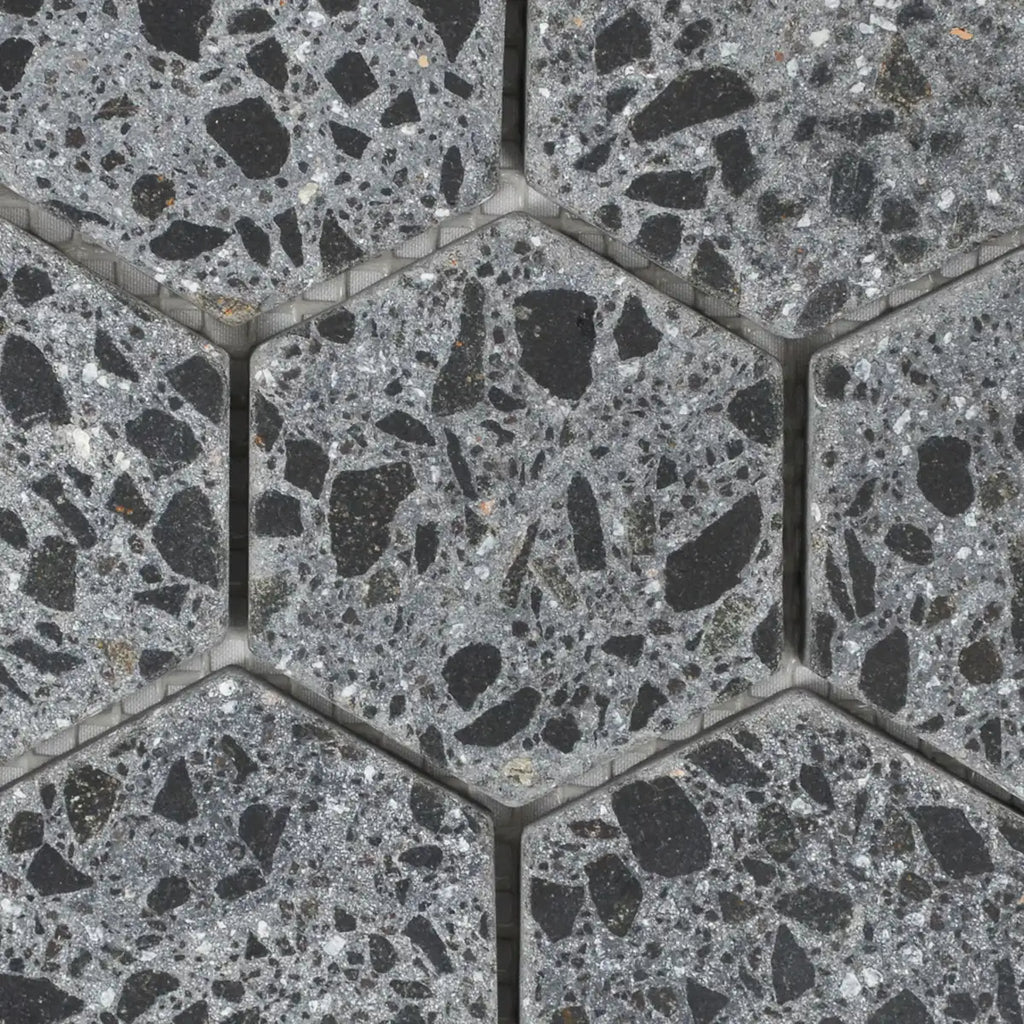 Focus sur les finitions de la Mosaïque Hexagone Terrazzo Black