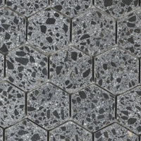 Gros plan sur les nuances de la Mosaïque Hexagone Terrazzo Black