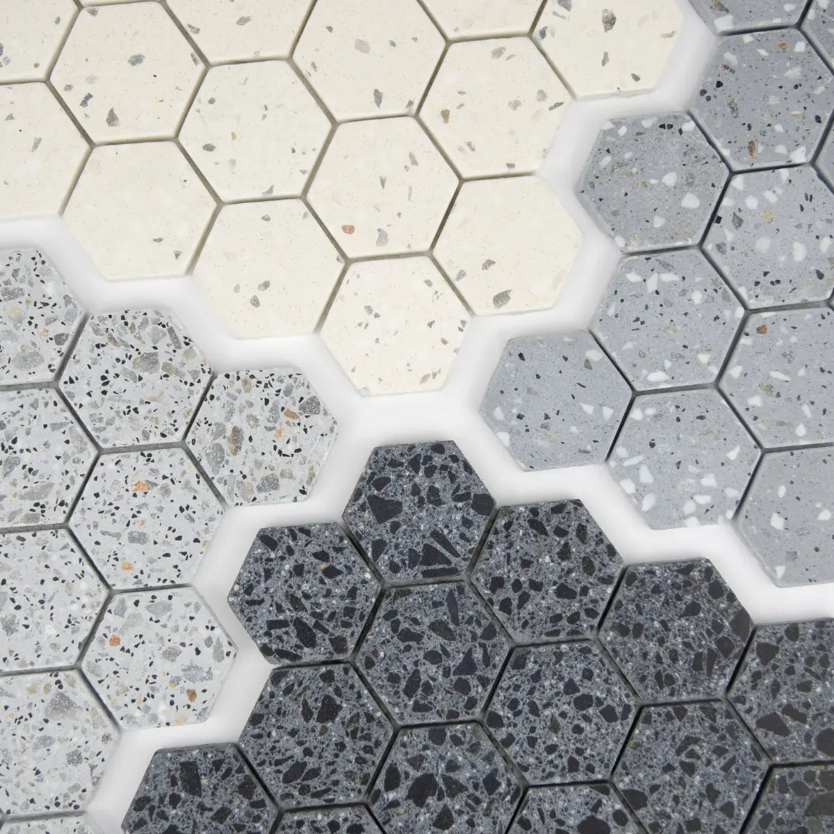 Focus sur les finitions de la Collection Mosaïque Hexagone Terrazzo 