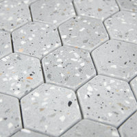 Vue en perspective et mise en situation de la Mosaïque Hexagone Terrazzo Dark Grey