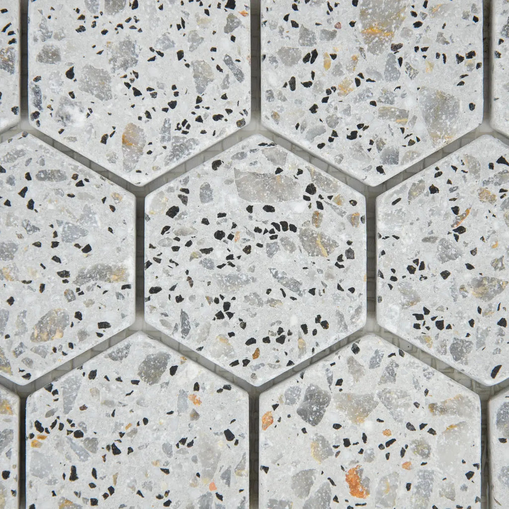 Focus sur les finitions de la Mosaïque Hexagone Terrazzo Light Grey