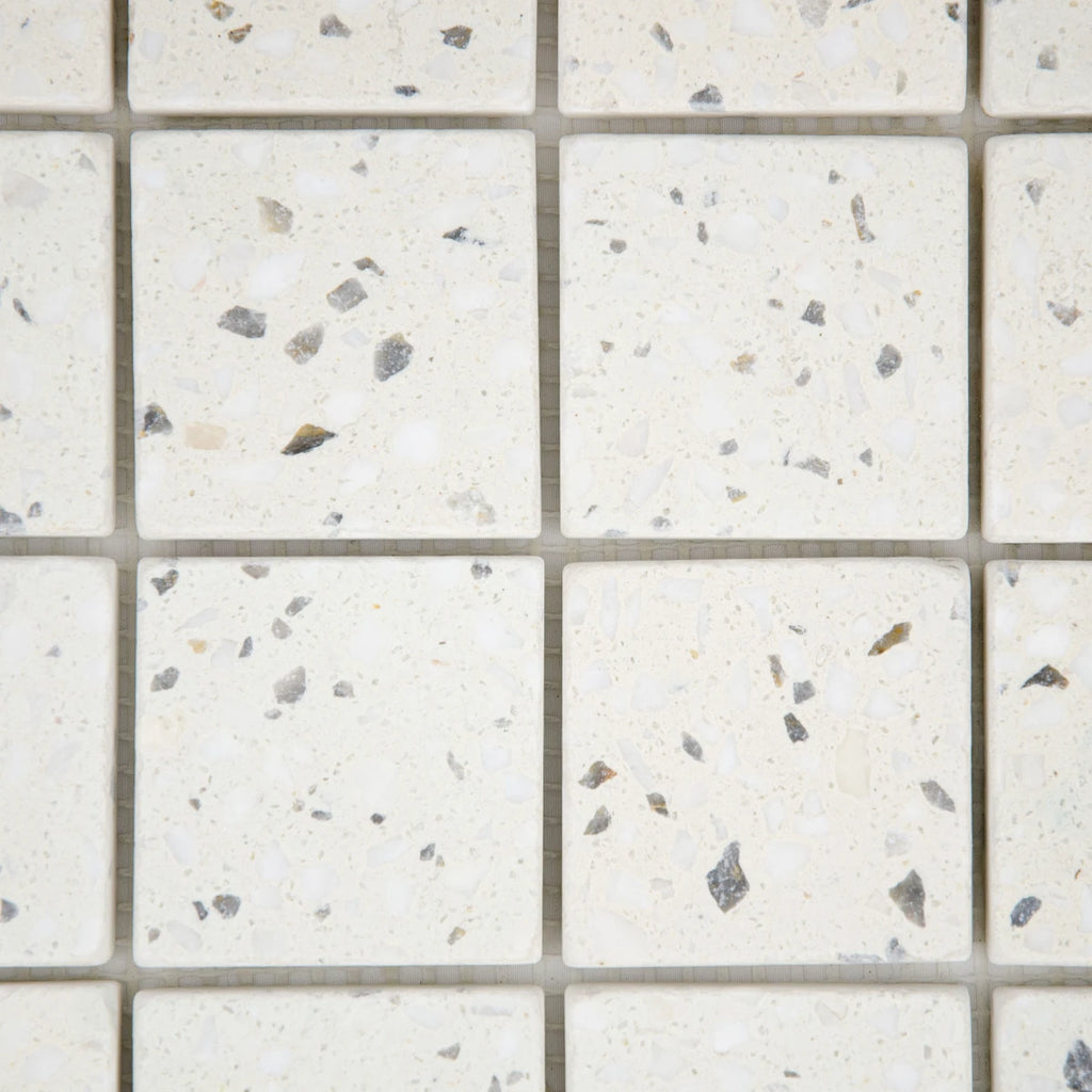 Focus sur les finitions de la Mosaïque Terrazzo Ivoire